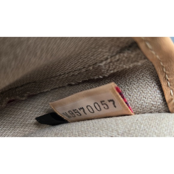 Red Authentic Dooney & Bourke DB LOGO Designer Wristlet‎ Purse With Heart Charm - Picture 4 of 5